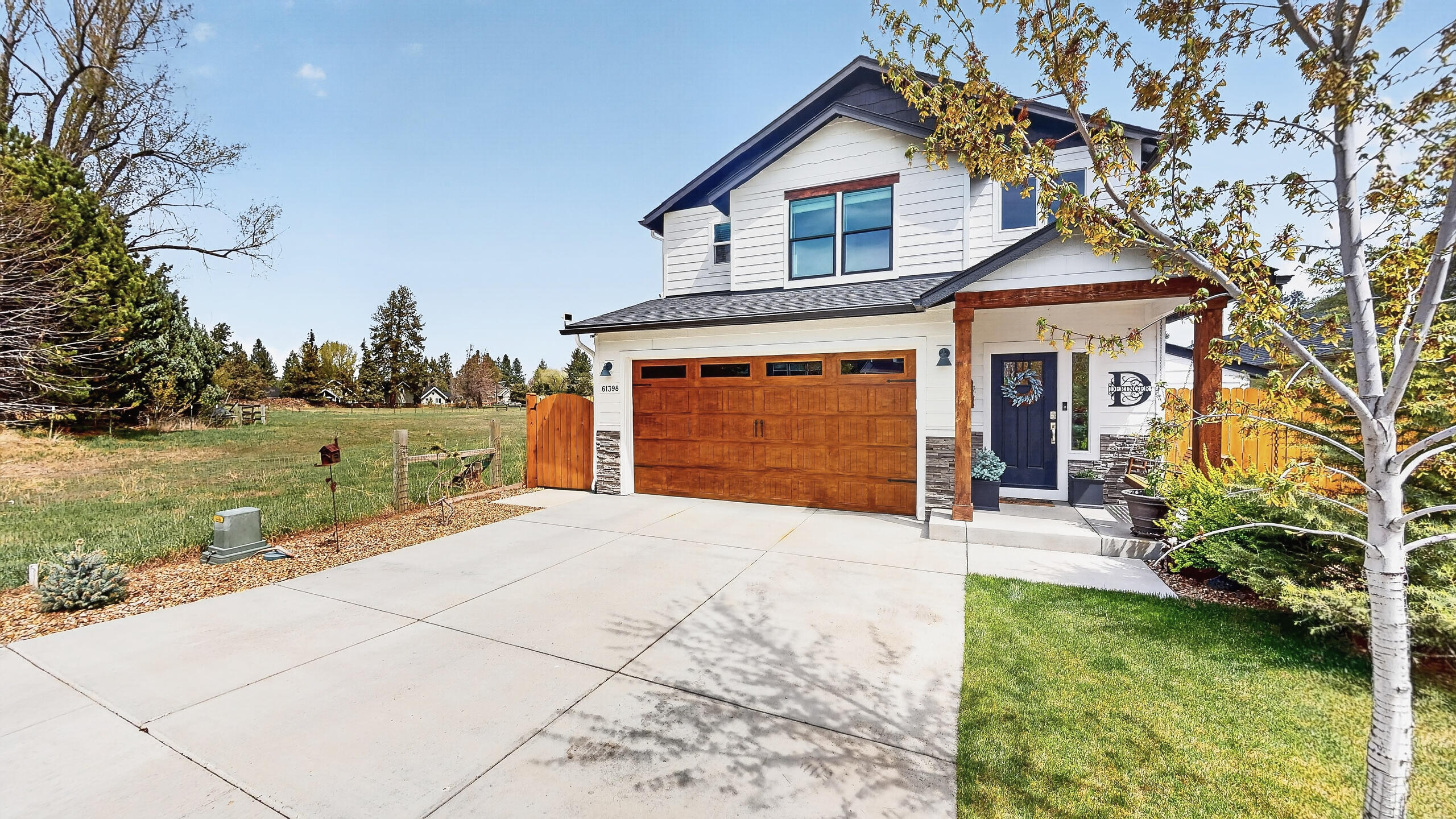 61398 Southeast Matthew Street Bend, OR 97702 - Photo 5 of 38 Front