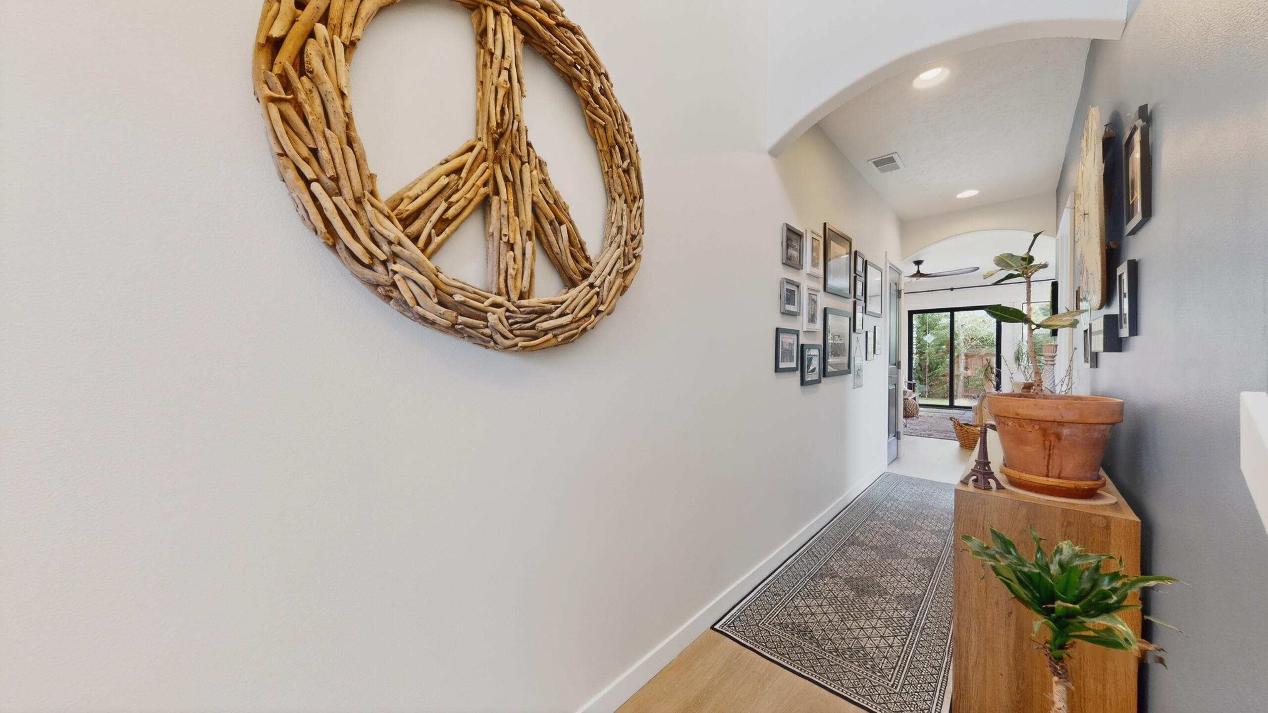 61398 Southeast Matthew Street Bend, OR 97702 - Photo 7 of 38 Entry Hall