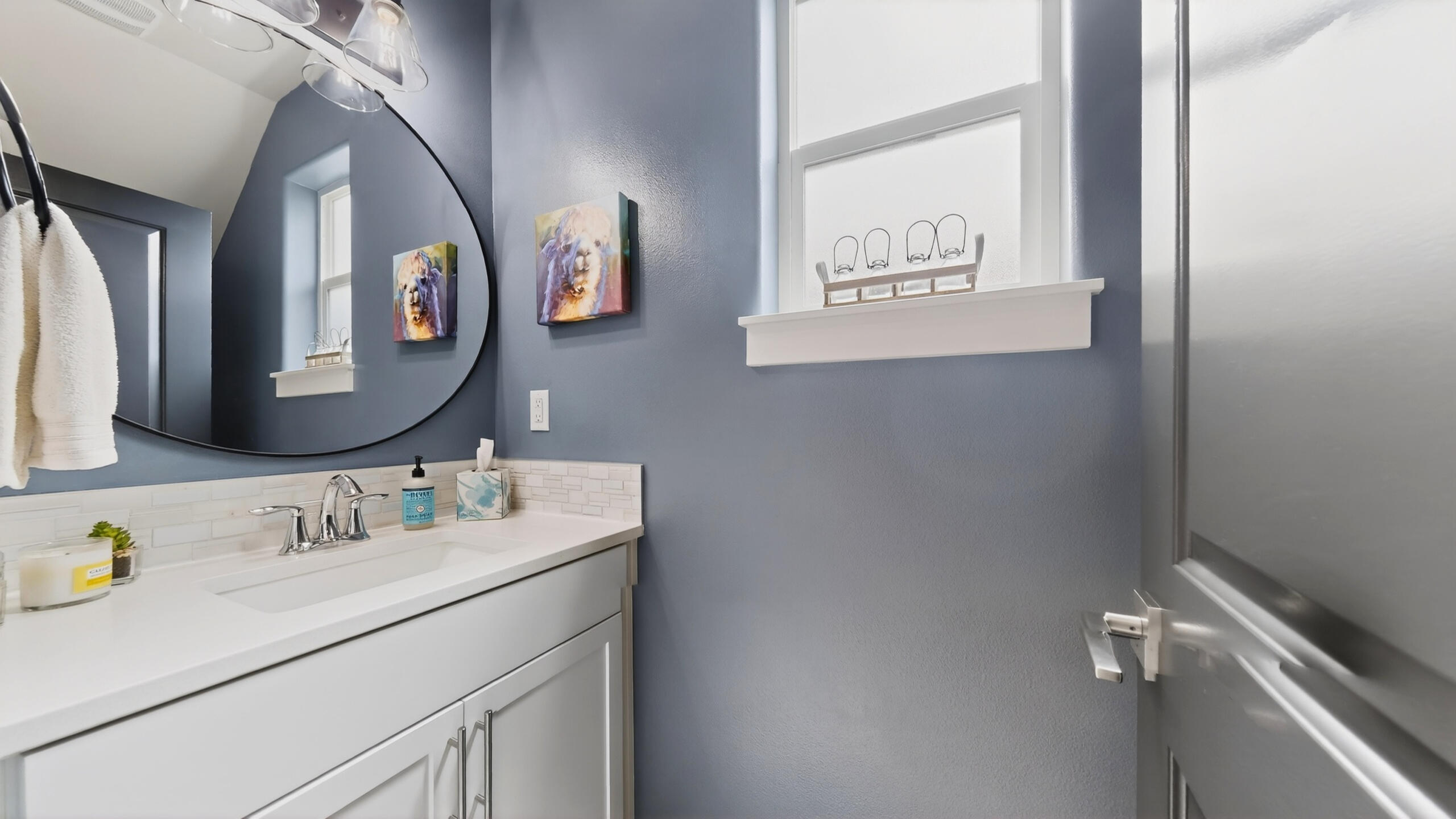 61398 Southeast Matthew Street Bend, OR 97702 - Photo 8 of 38 Powder bath