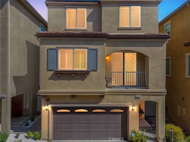 a close view of a fireplace in the room