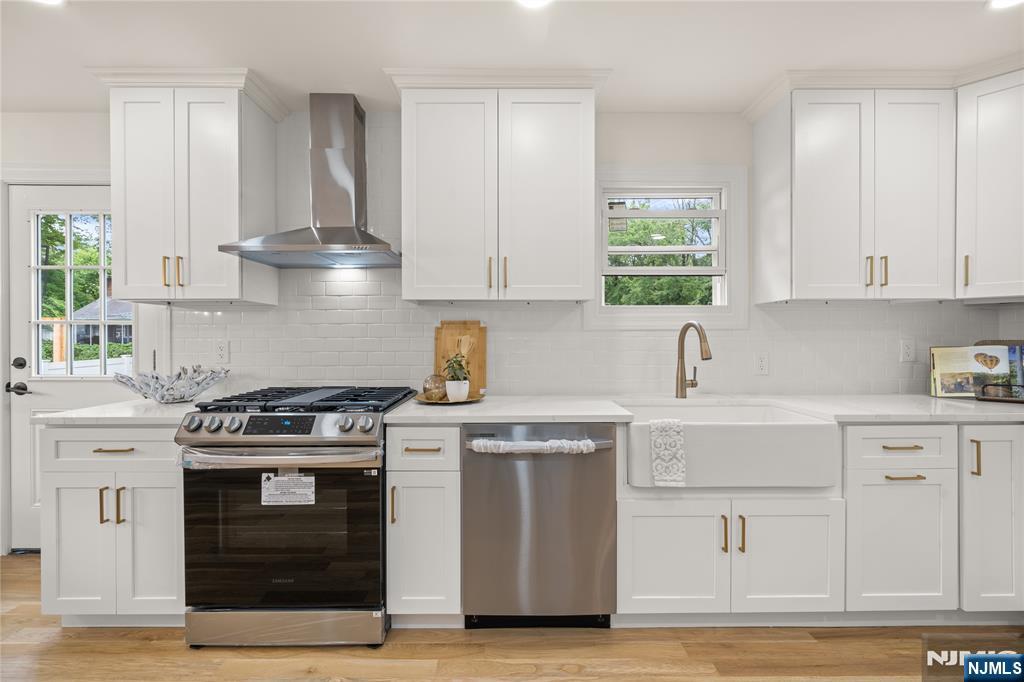 100 Pier Lane Fairfield, NJ 07004 - Photo 11 of 25