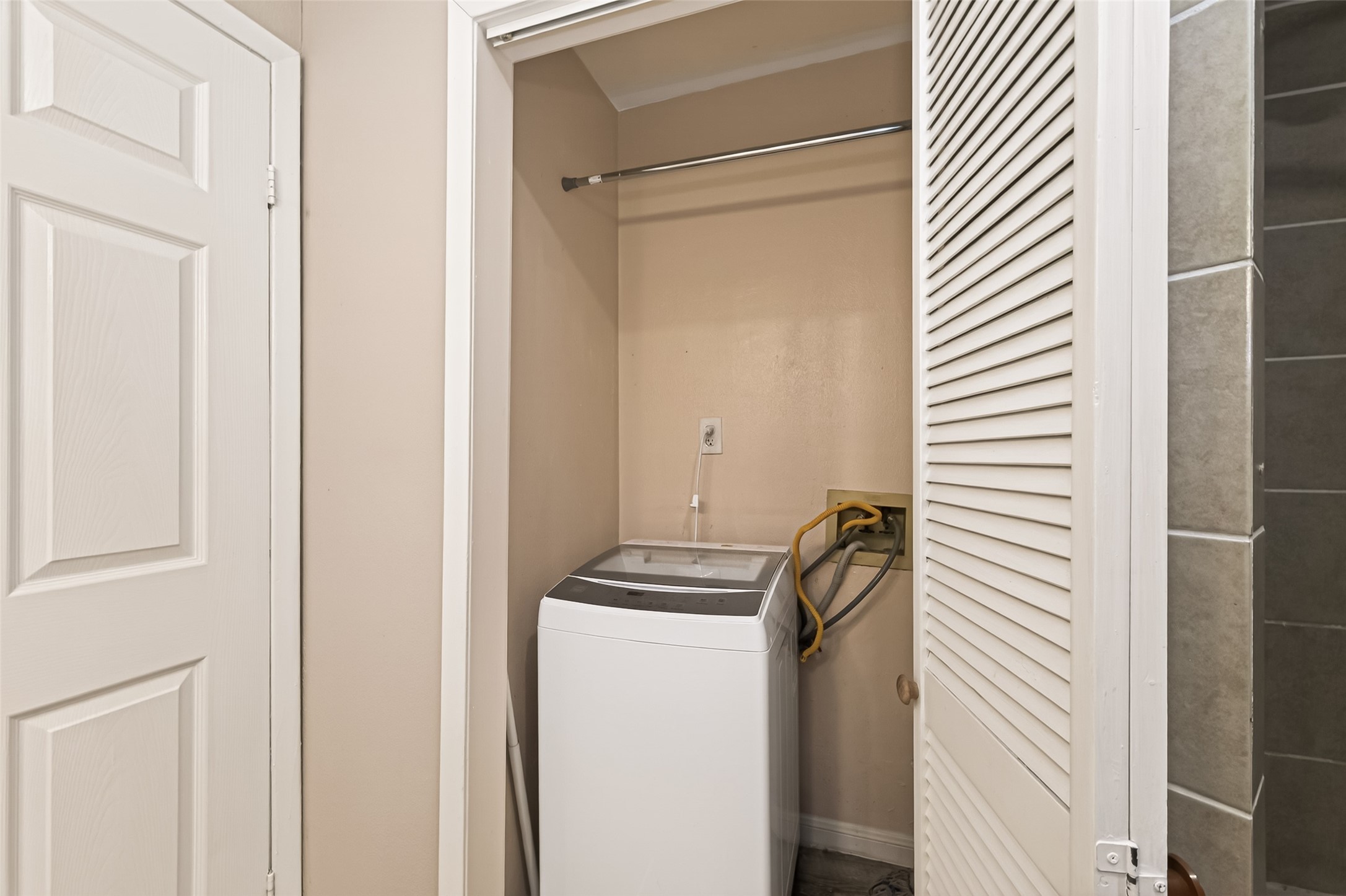 1529 Wirt Road, Unit 1 Houston, TX 77055 - Photo 12 of 16 a view of a storage & utility room