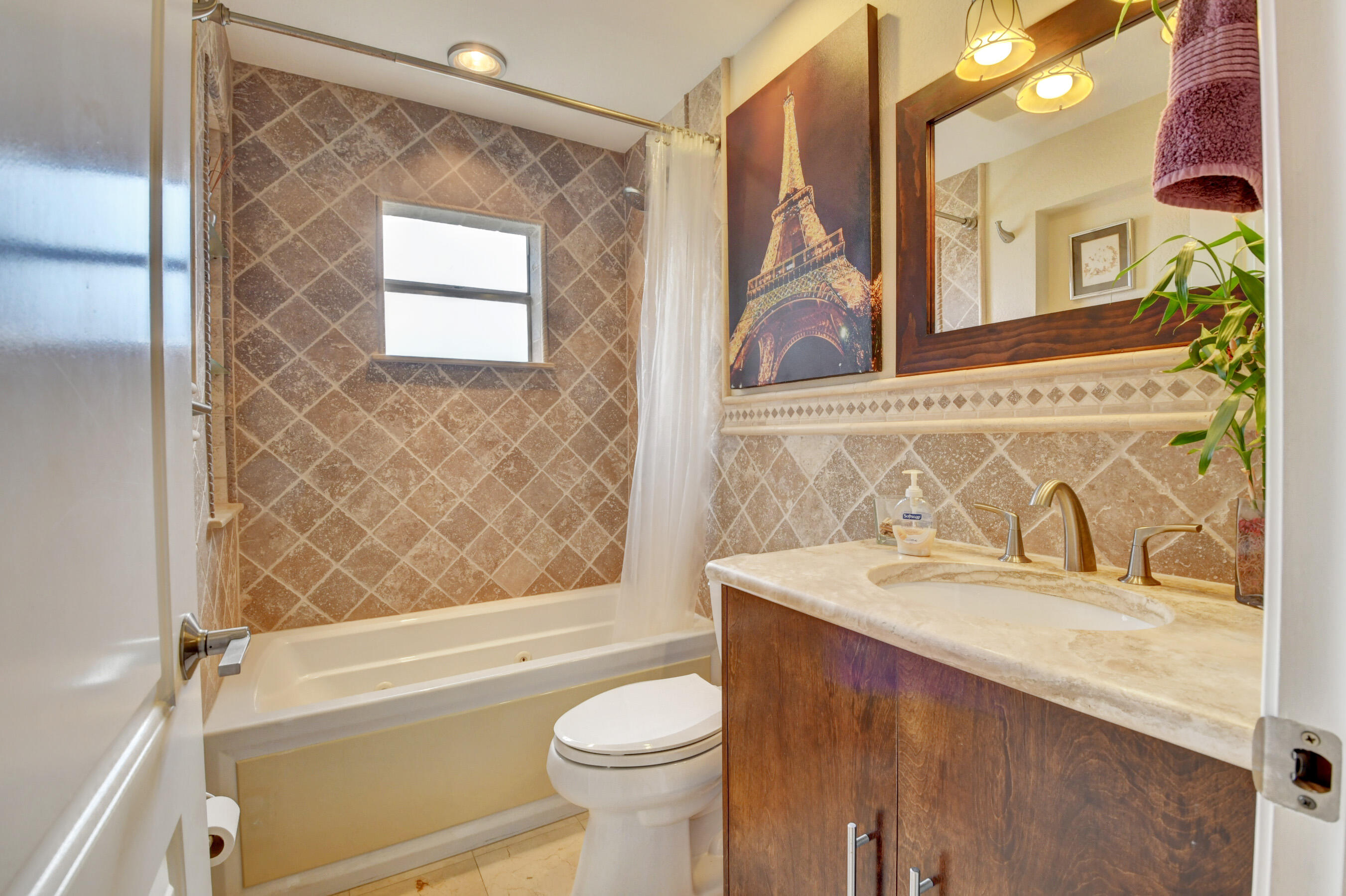 854 Normandy Trail Delray Beach, FL 33484 - Photo 7 of 20 2nd Bathroom