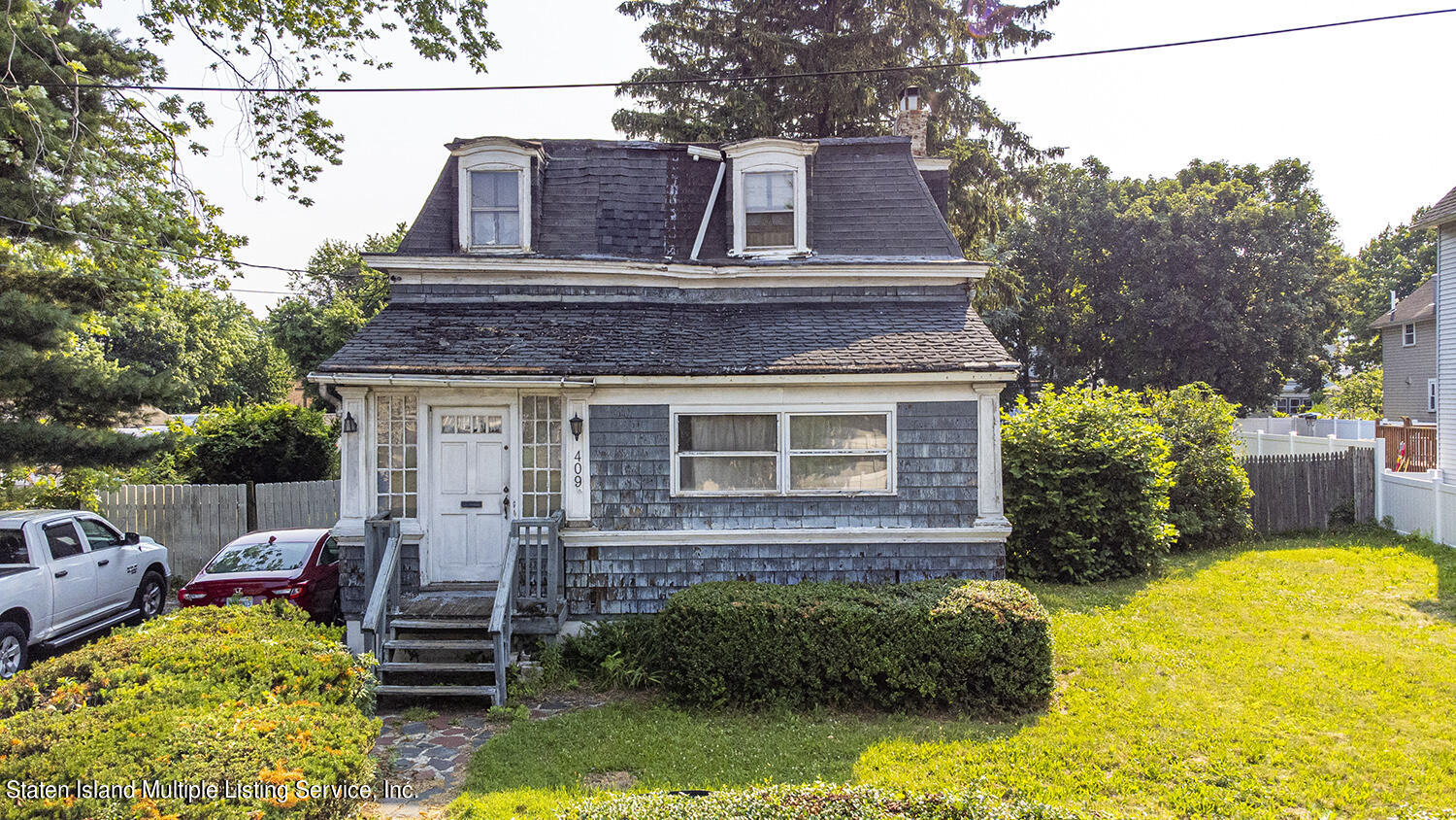 409 Clove Road Staten Island, NY 10310 - Photo 1 of 20 Front