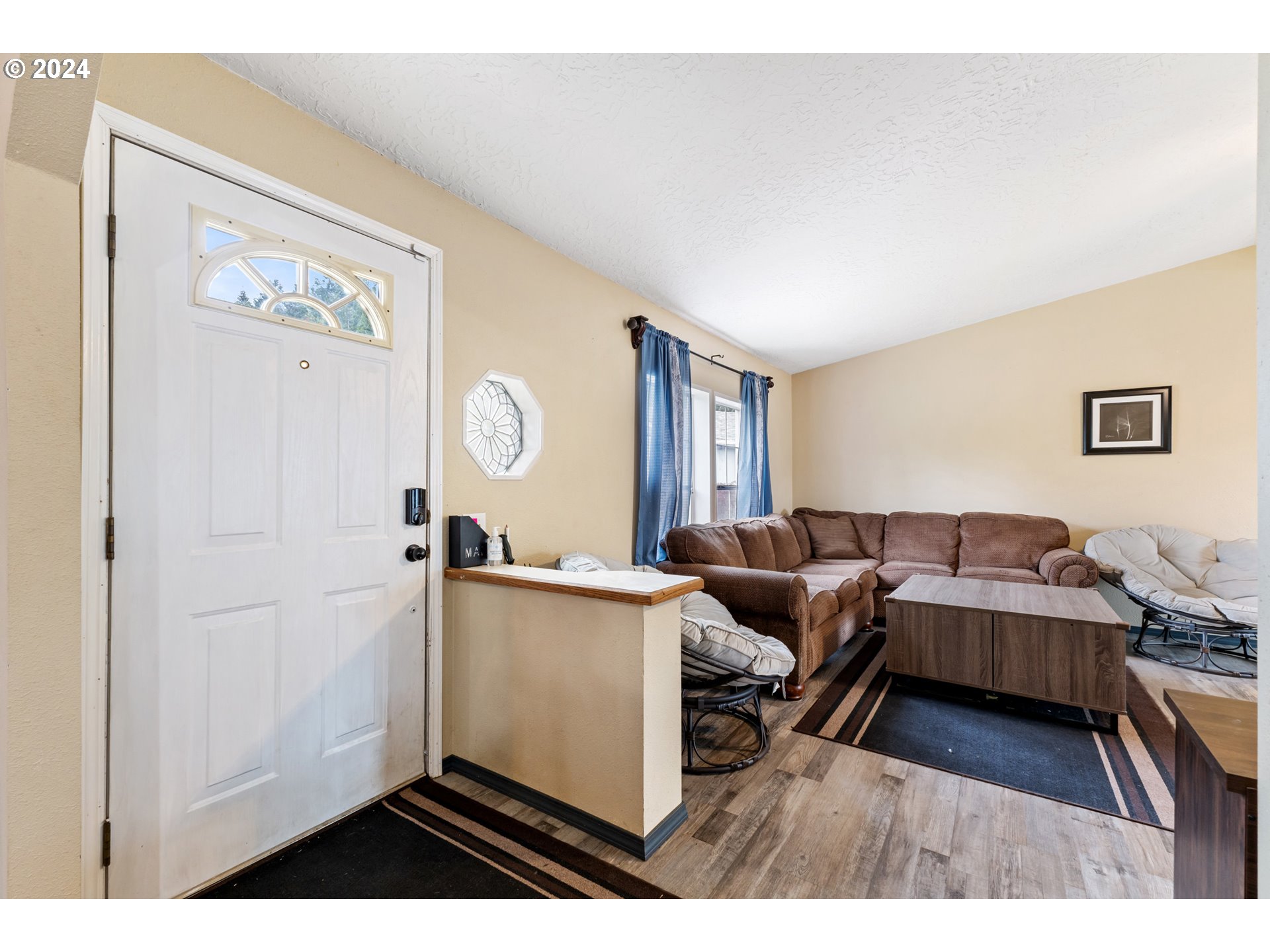 1083 South 59th Street Springfield, OR 97478 - Photo 5 of 29 a living room with furniture and wooden floor