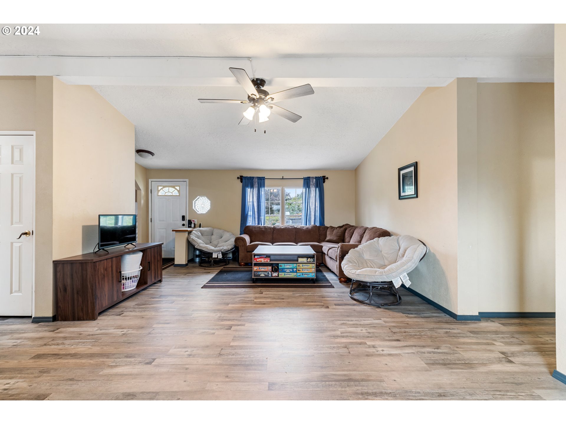 1083 South 59th Street Springfield, OR 97478 - Photo 8 of 29 a living room with furniture and a wooden floor
