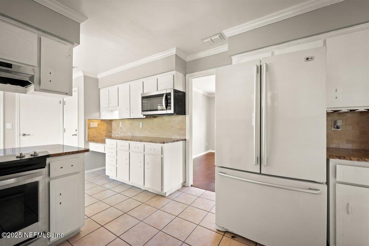 2477 Ridgecrest Avenue Orange Park, FL 32065 - Photo 15 of 28 a kitchen with stainless steel appliances a refrigerator sink and microwave