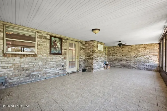 en empty room with white walls