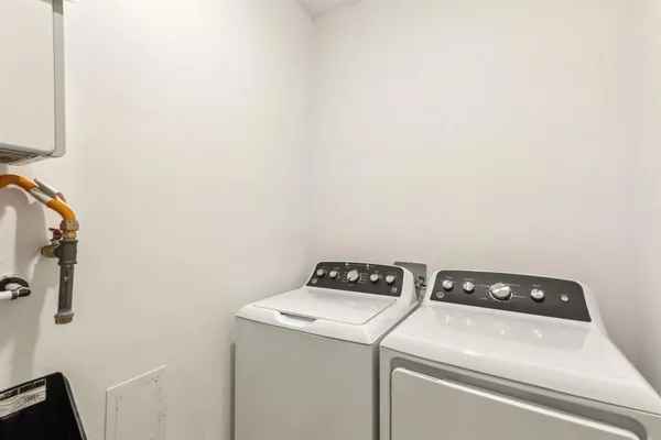 $2,500 | 521 North Denley Drive, Dallas, TX 75203