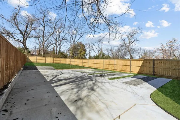 $2,500 | 521 North Denley Drive, Dallas, TX 75203