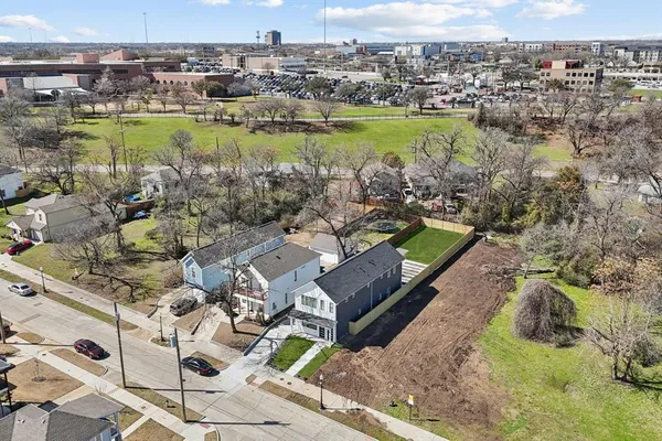 $2,500 | 521 North Denley Drive, Dallas, TX 75203