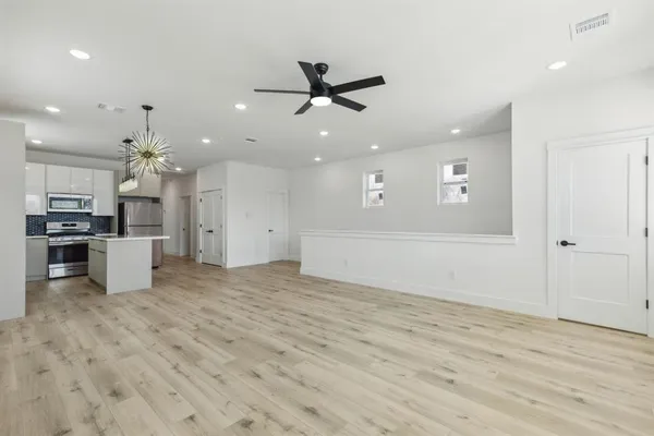 $2,500 | 521 North Denley Drive, Dallas, TX 75203