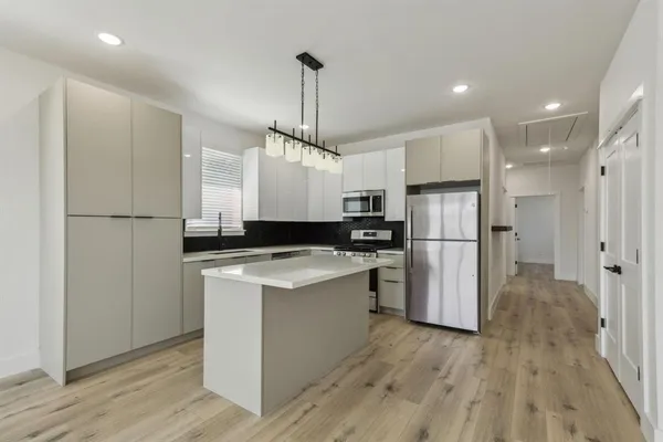 $2,500 | 521 North Denley Drive, Dallas, TX 75203