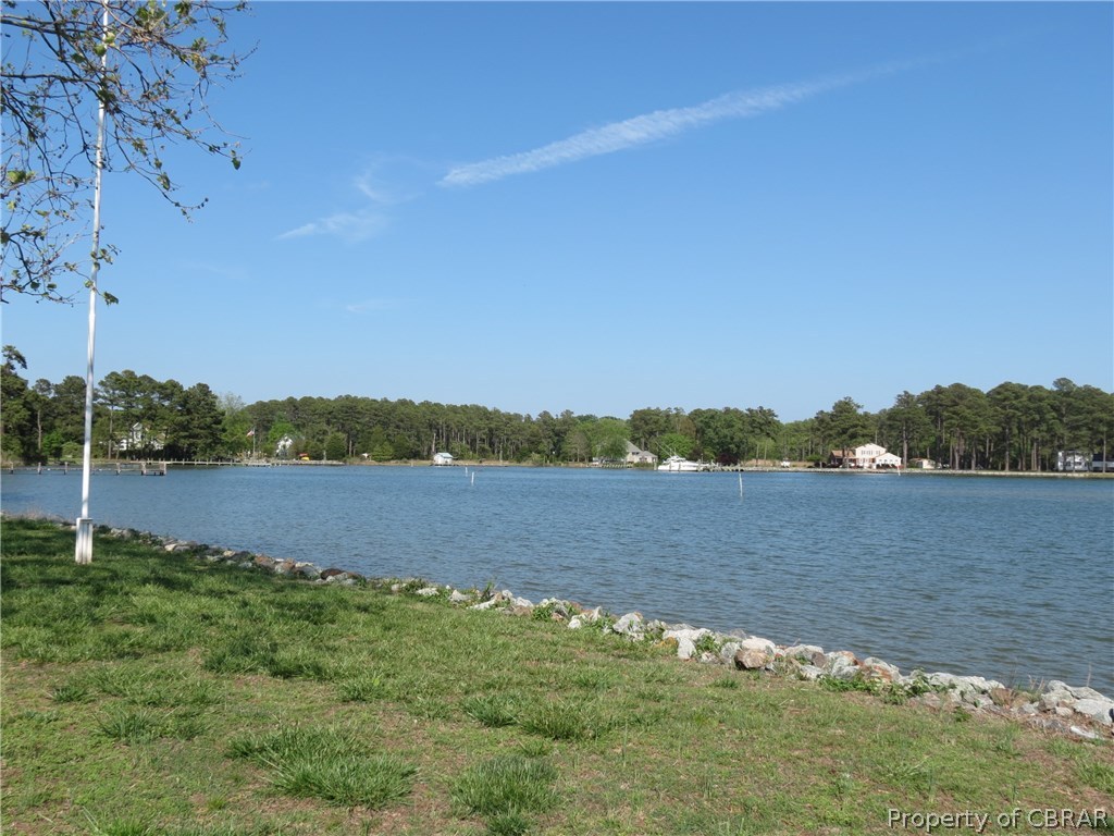 249 Shell Point Lane Gwynn, VA 23076 - Photo 10 of 31