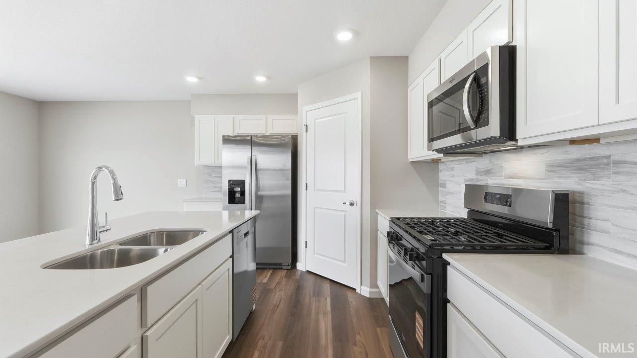 1010 Butler Lake Fort Wayne, IN 46818 - Photo 6 of 33