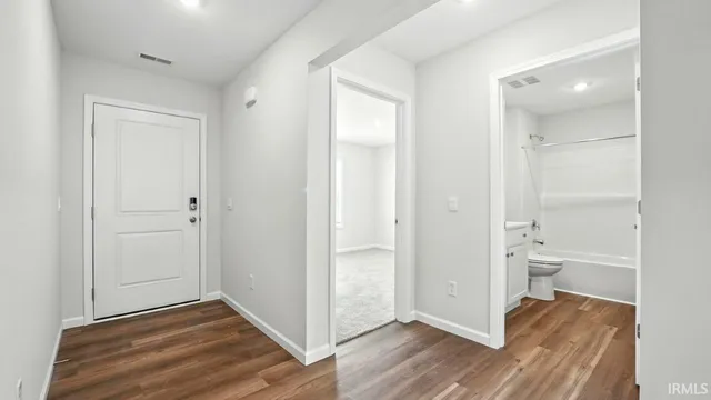 $279,900 | 1010 Butler Lake, Fort Wayne, IN 46818