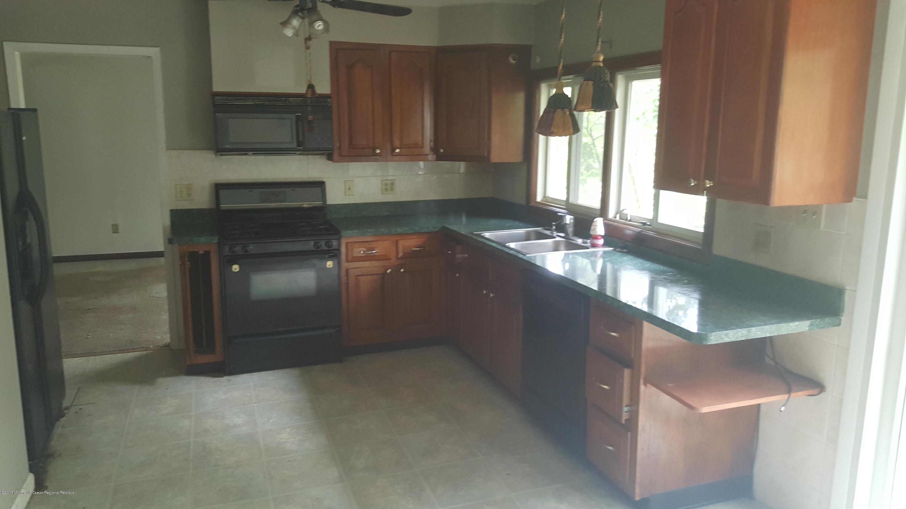 39 Butcher Road Monroe Township, NJ 08831 - Photo 9 of 14 20171015_135716