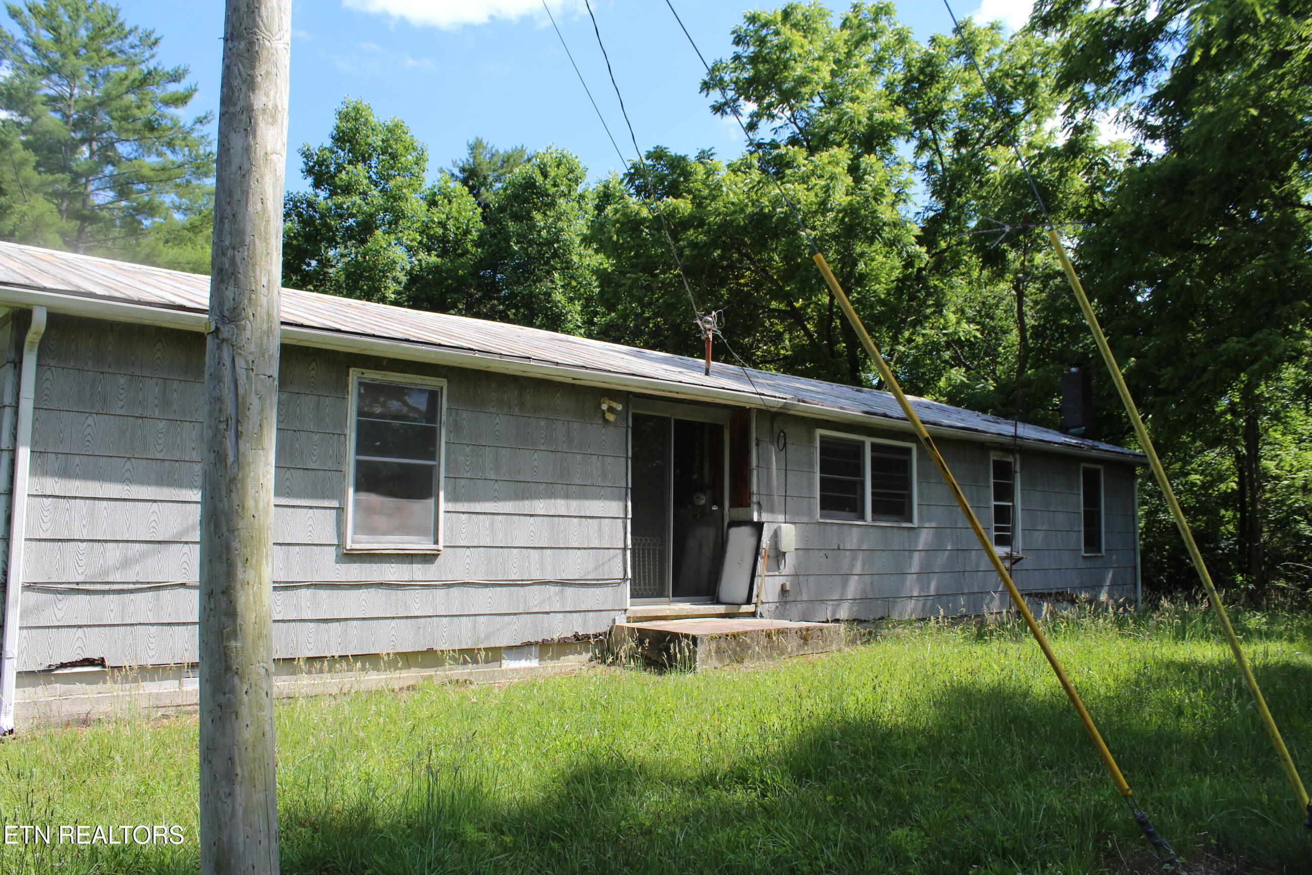 704 Annadel Road Lancing, TN 37770 - Photo 3 of 39 003