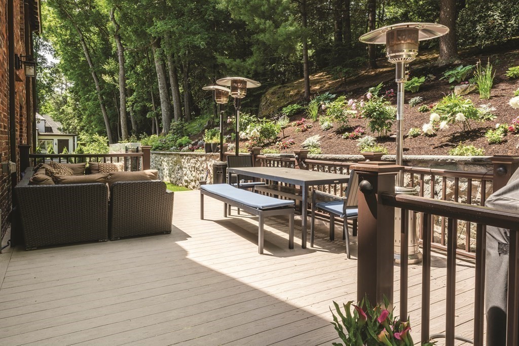111 Gordon Road Newton, MA 02468 - Photo 18 of 19 a outdoor space with lots of table and chairs