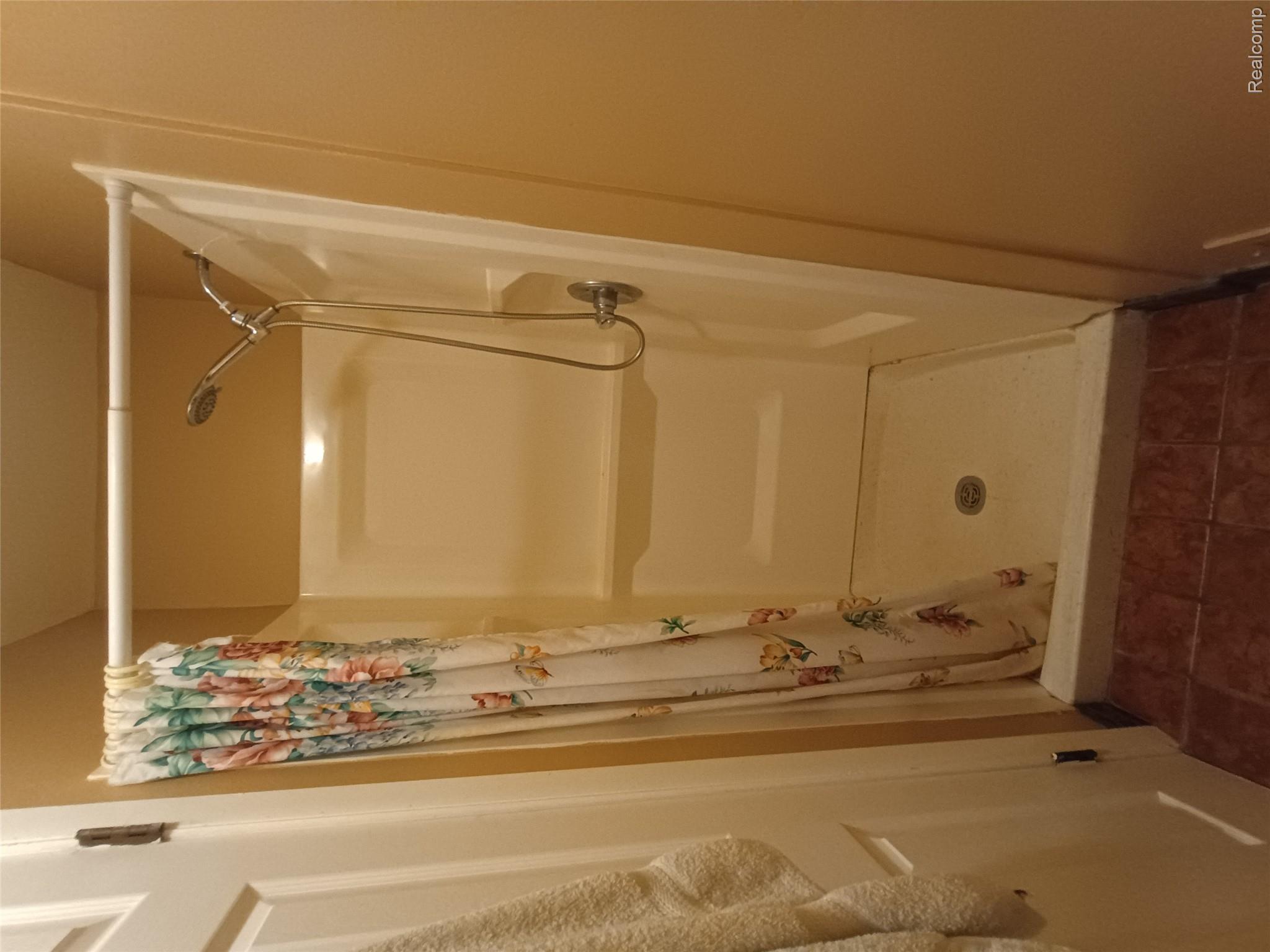112 Stratford Lane Rochester, MI 48309 - Photo 20 of 37 19-f031e2506d171f9ee4b23730e490040f.jpg
