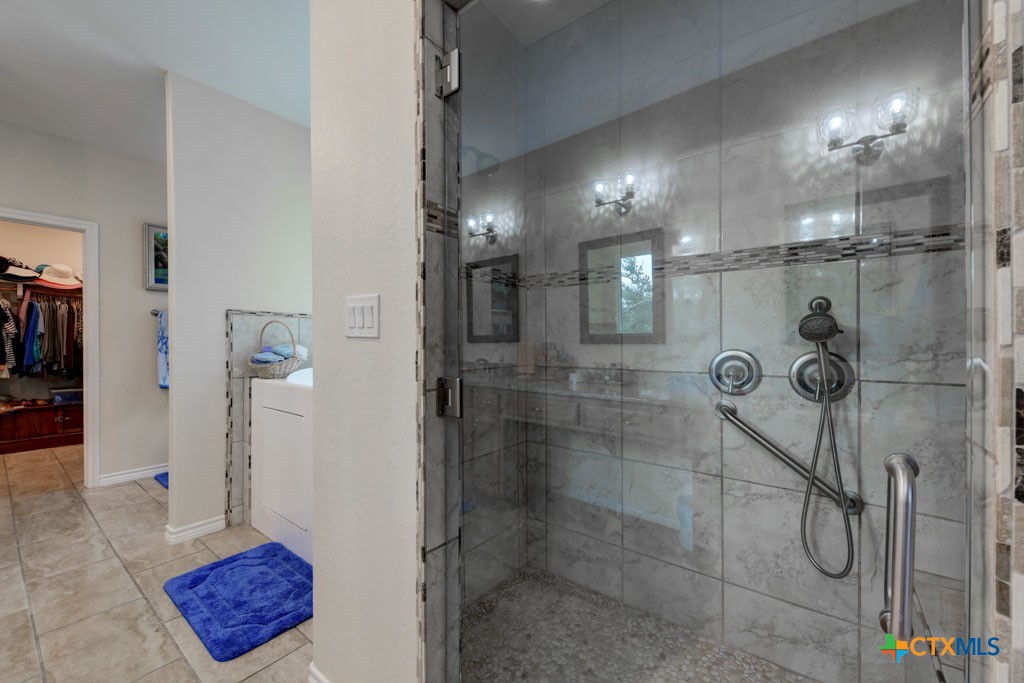 861 Rutherford Fischer, TX 78623 - Photo 26 of 38 Primary bath w/large walk-in tiled shower.