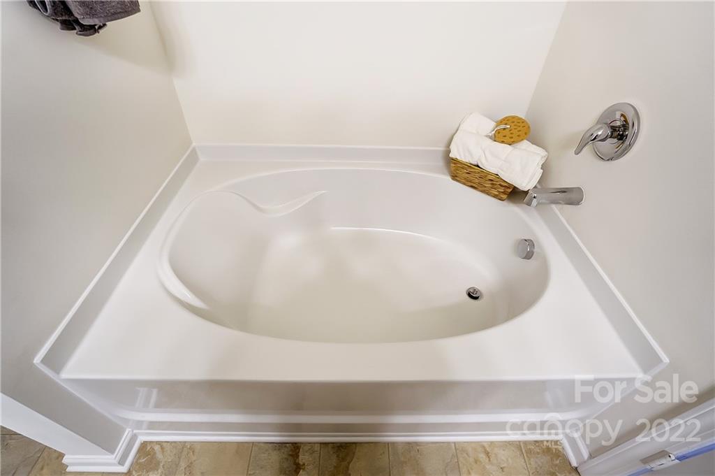 4715 McClure Road Charlotte, NC 28216 - Photo 21 of 36 a bathroom with a bathtub
