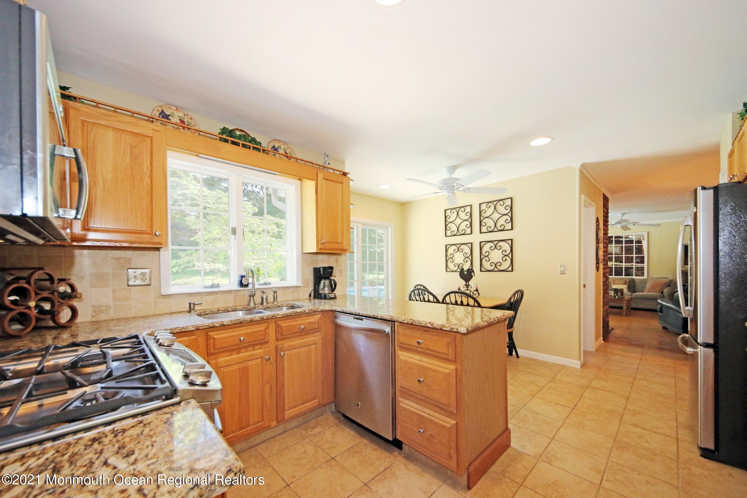 67 Chestnut Ridge Road Holmdel, NJ 07733 - Photo 14 of 40 Kitchen