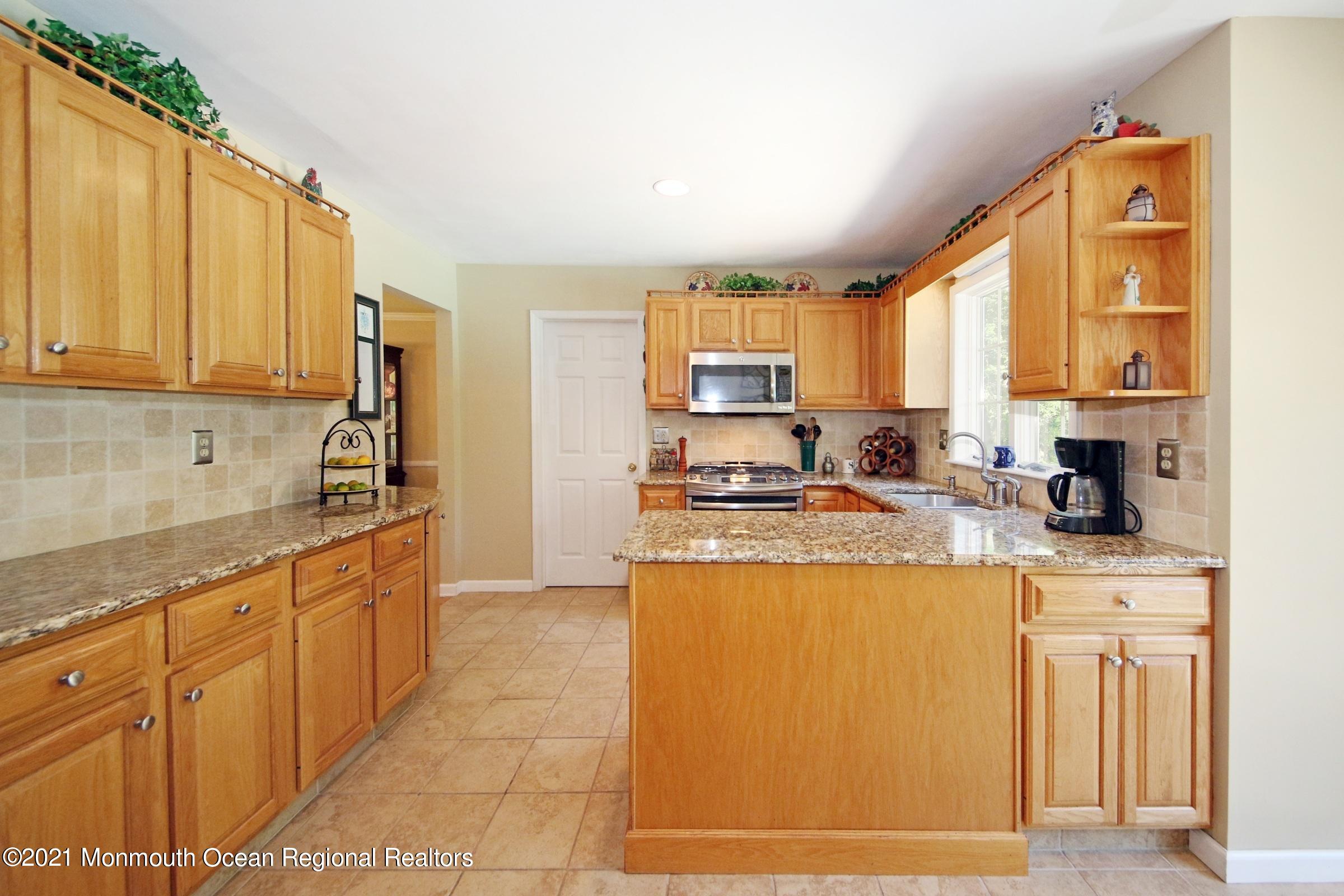 67 Chestnut Ridge Road Holmdel, NJ 07733 - Photo 15 of 40 Lots of cabinets
