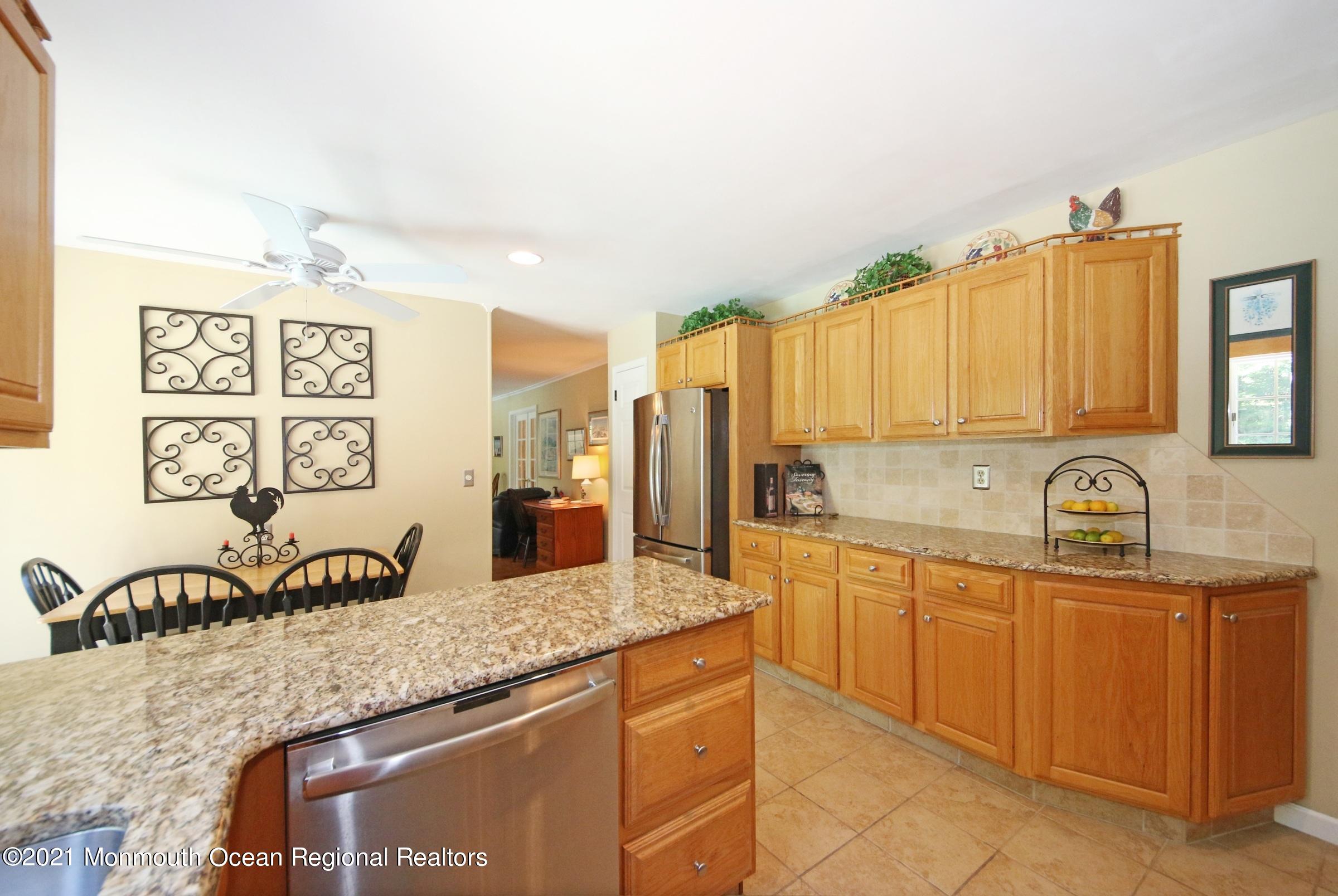 67 Chestnut Ridge Road Holmdel, NJ 07733 - Photo 16 of 40 Granite Counter