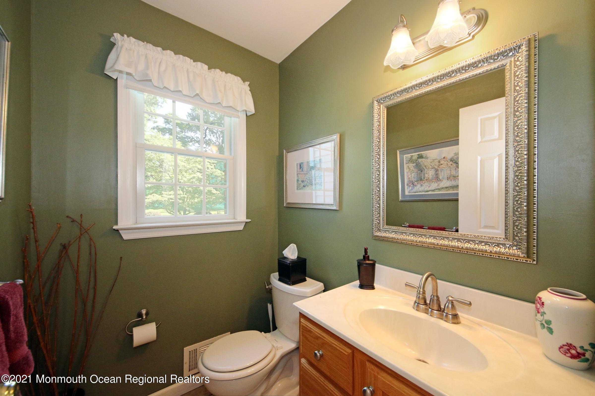 67 Chestnut Ridge Road Holmdel, NJ 07733 - Photo 18 of 40 Half bath