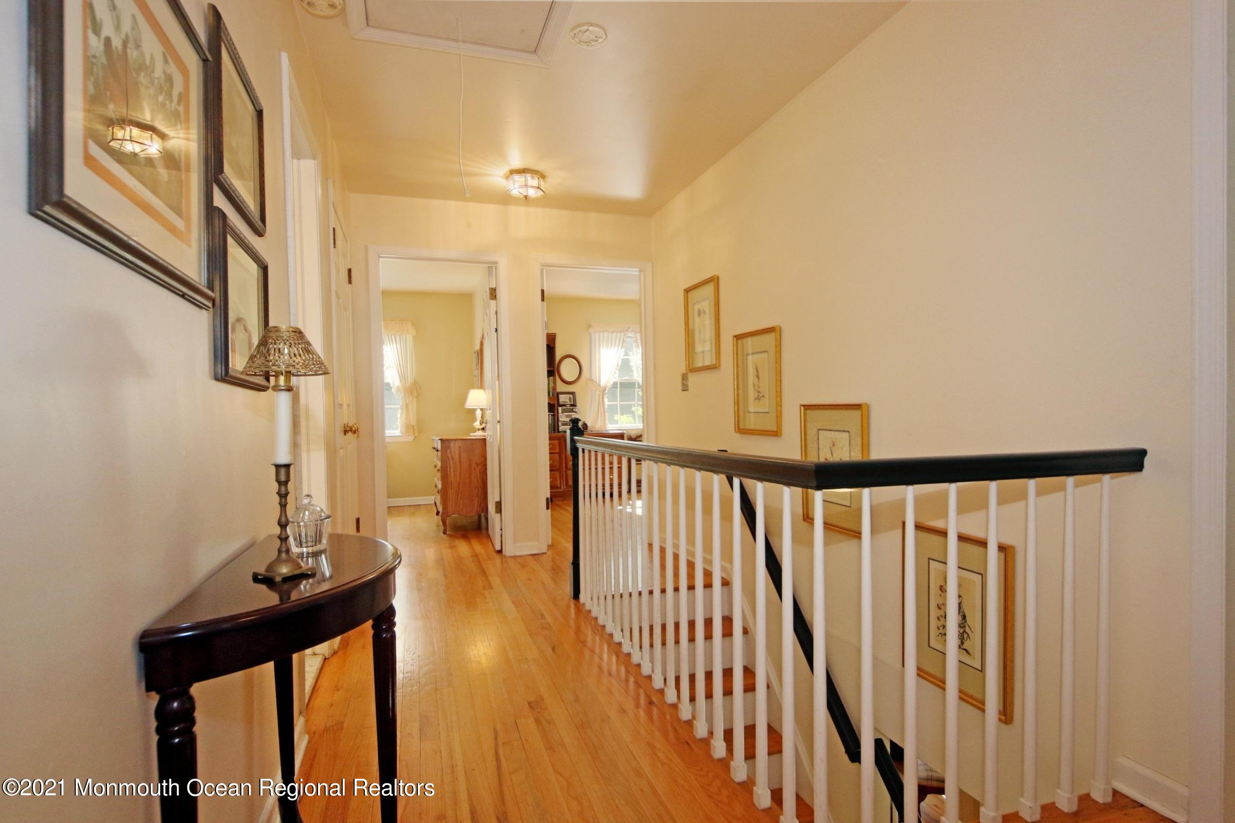 67 Chestnut Ridge Road Holmdel, NJ 07733 - Photo 20 of 40 Upstairs Hallway