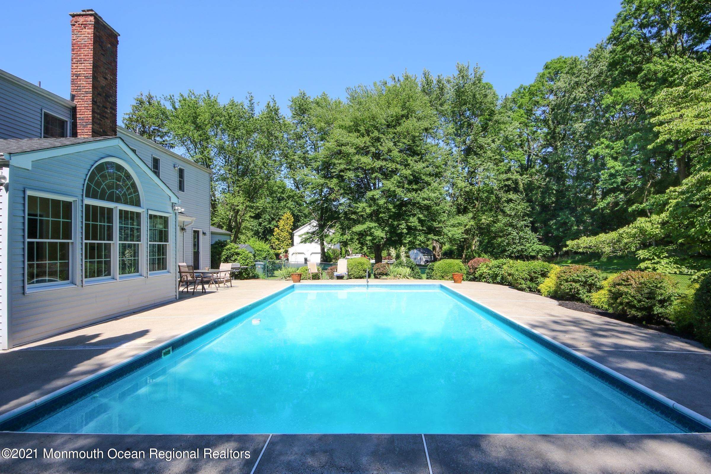 67 Chestnut Ridge Road Holmdel, NJ 07733 - Photo 34 of 40 Liner Pool