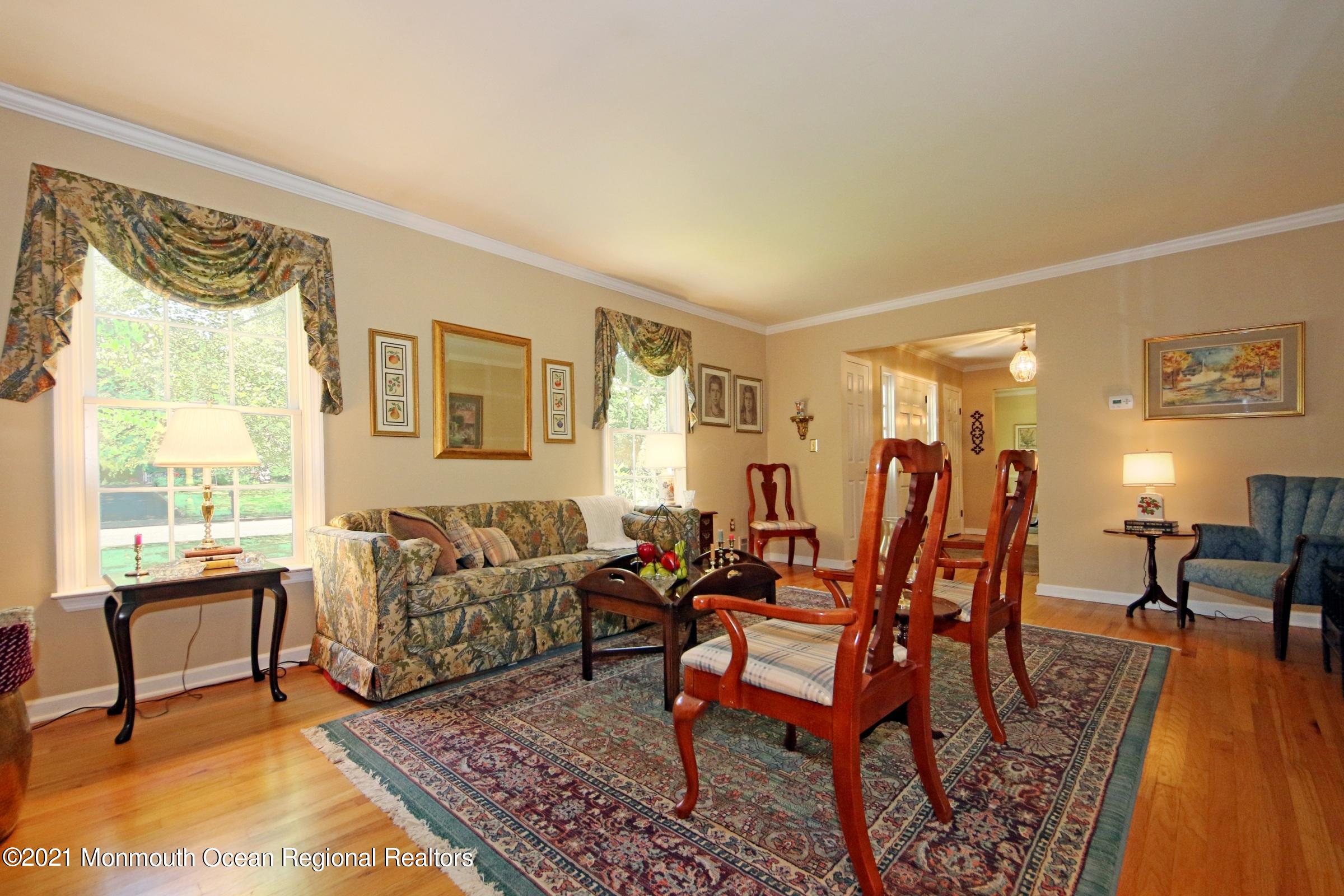 67 Chestnut Ridge Road Holmdel, NJ 07733 - Photo 6 of 40 Sunshine