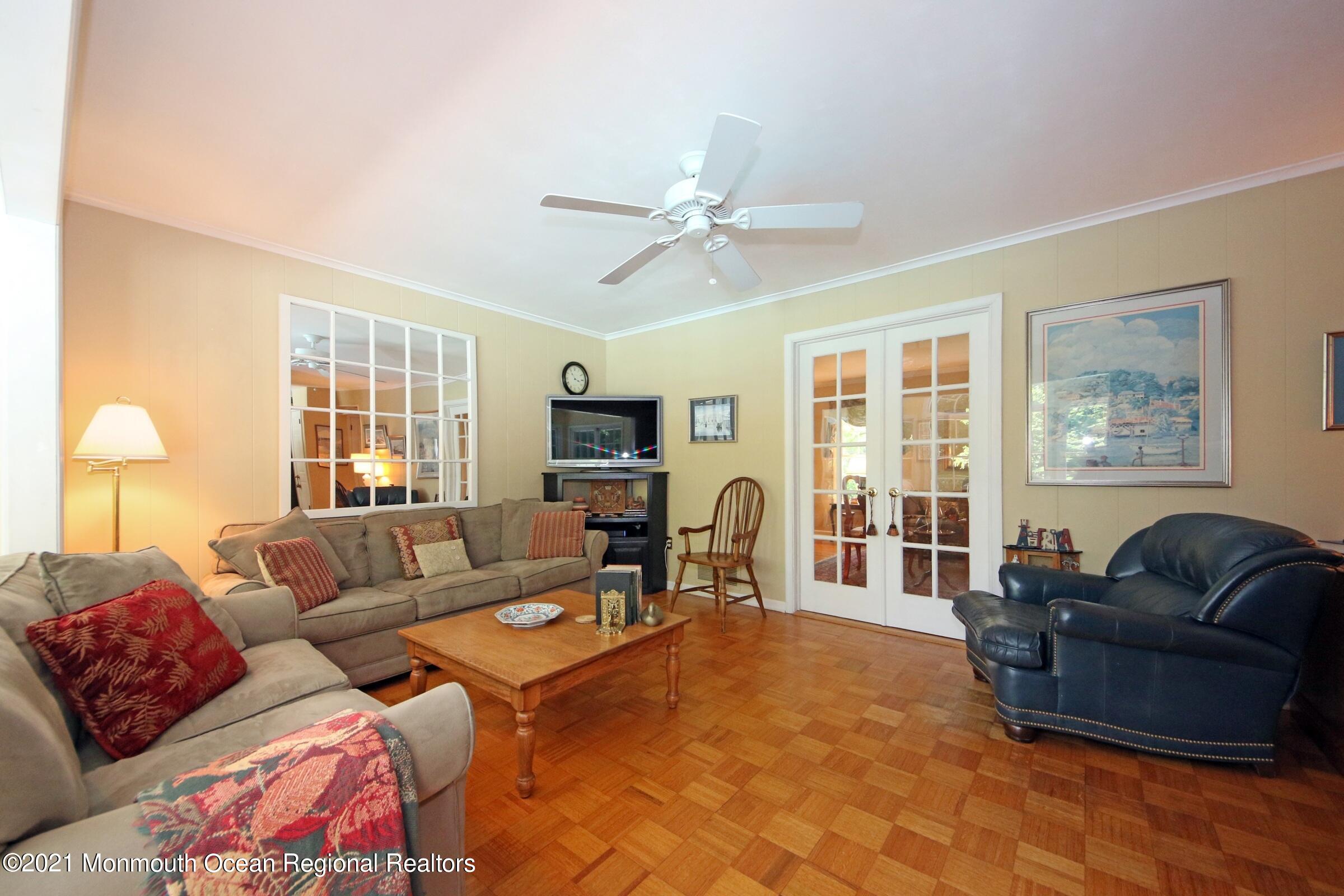 67 Chestnut Ridge Road Holmdel, NJ 07733 - Photo 7 of 40 Family room