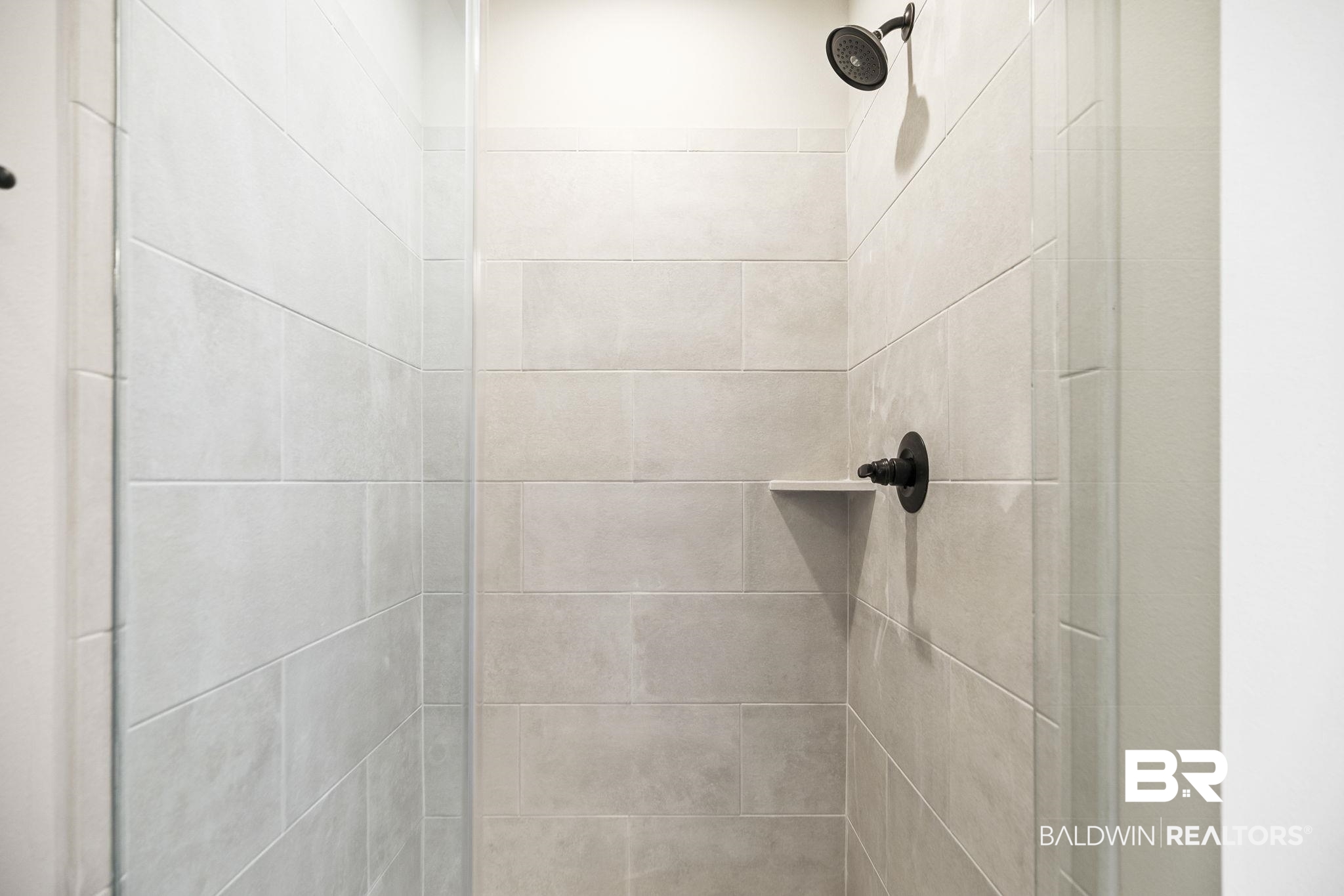 10140 Chipper Lane Foley, AL 36535 - Photo 30 of 72 Interior details with a tile shower