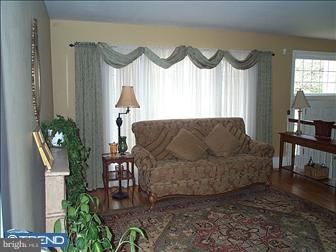 99 Newtown Road Warminster, PA 18974 - Photo 2 of 6 Living Room