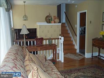 99 Newtown Road Warminster, PA 18974 - Photo 3 of 6 Living Room