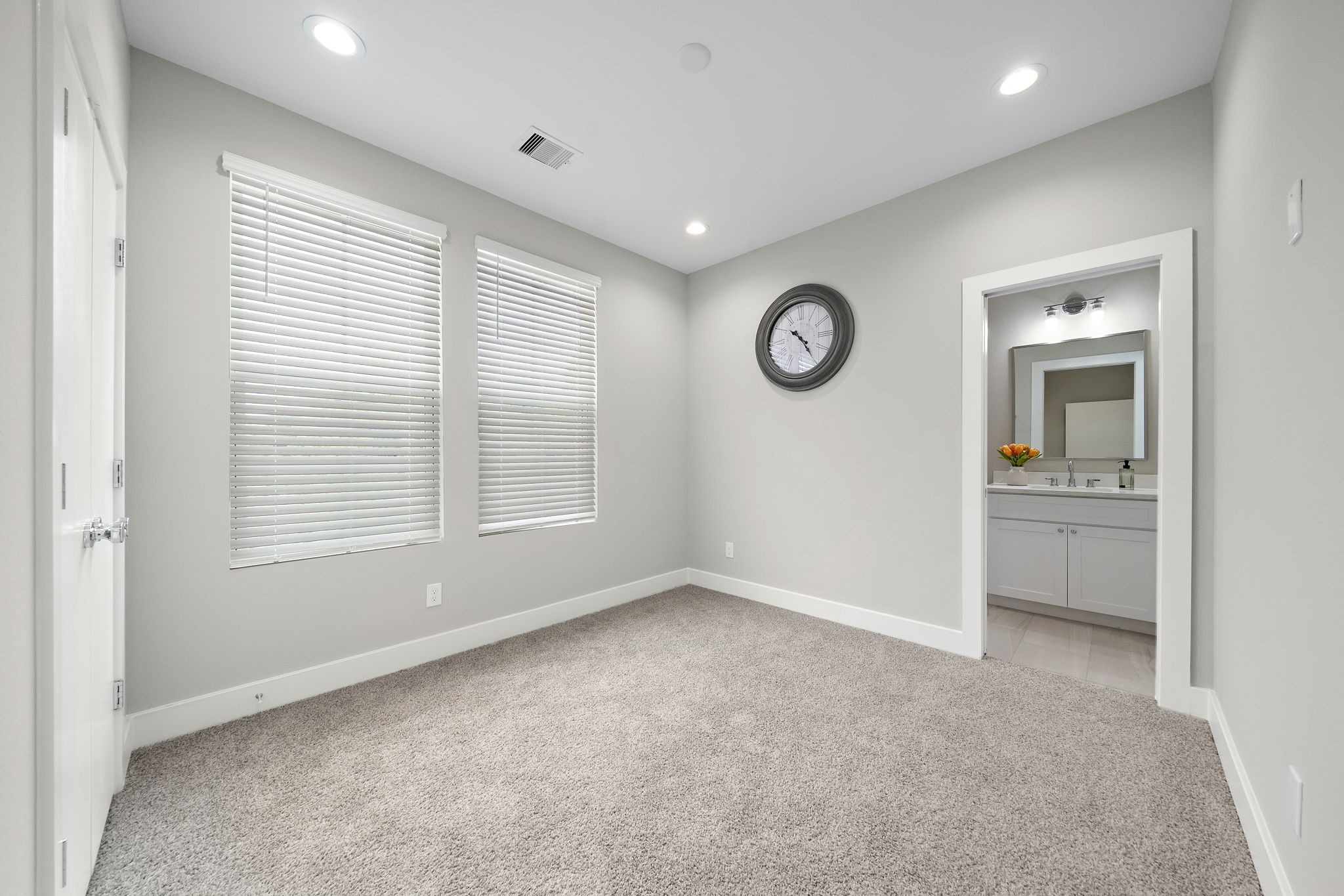 8402 Curry Road Houston, TX 77093 - Photo 18 of 32