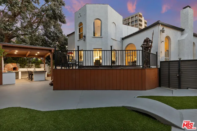 a front view of house with yard