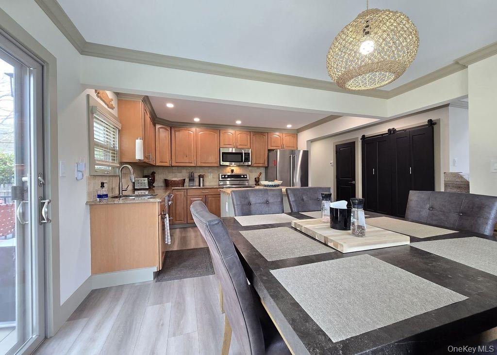 27 Ridgewood Avenue Selden, NY 11784 - Photo 12 of 35