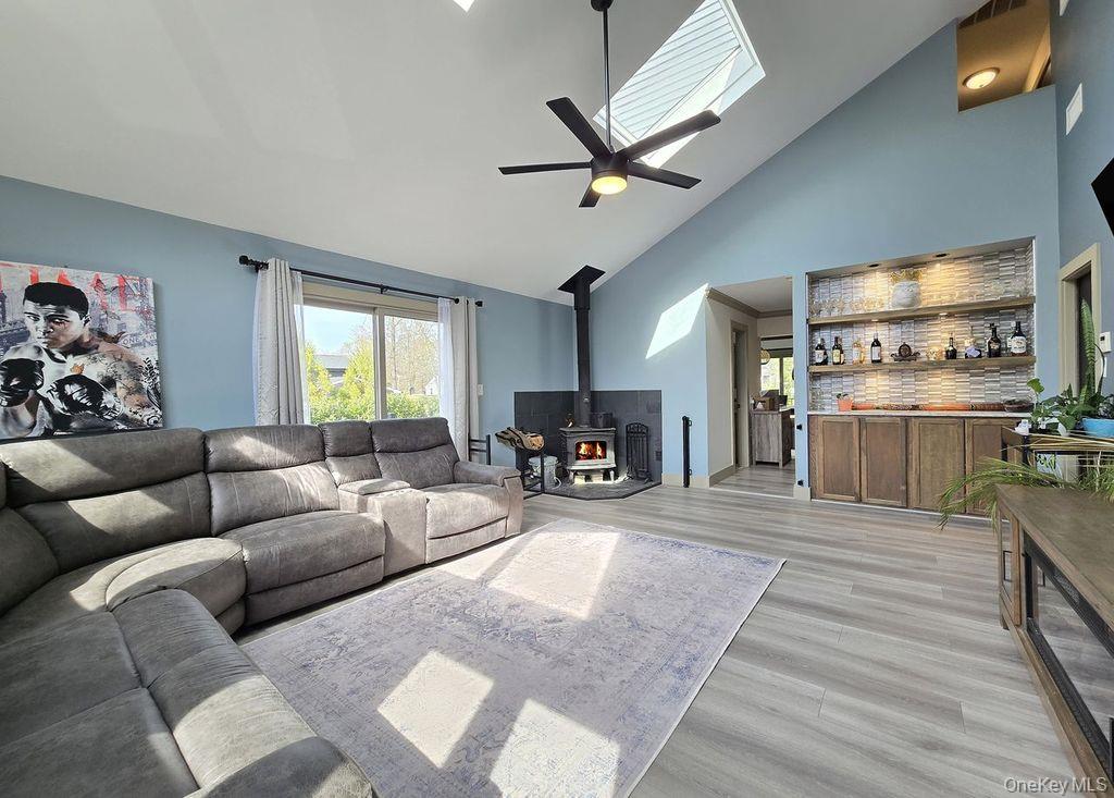 27 Ridgewood Avenue Selden, NY 11784 - Photo 15 of 35