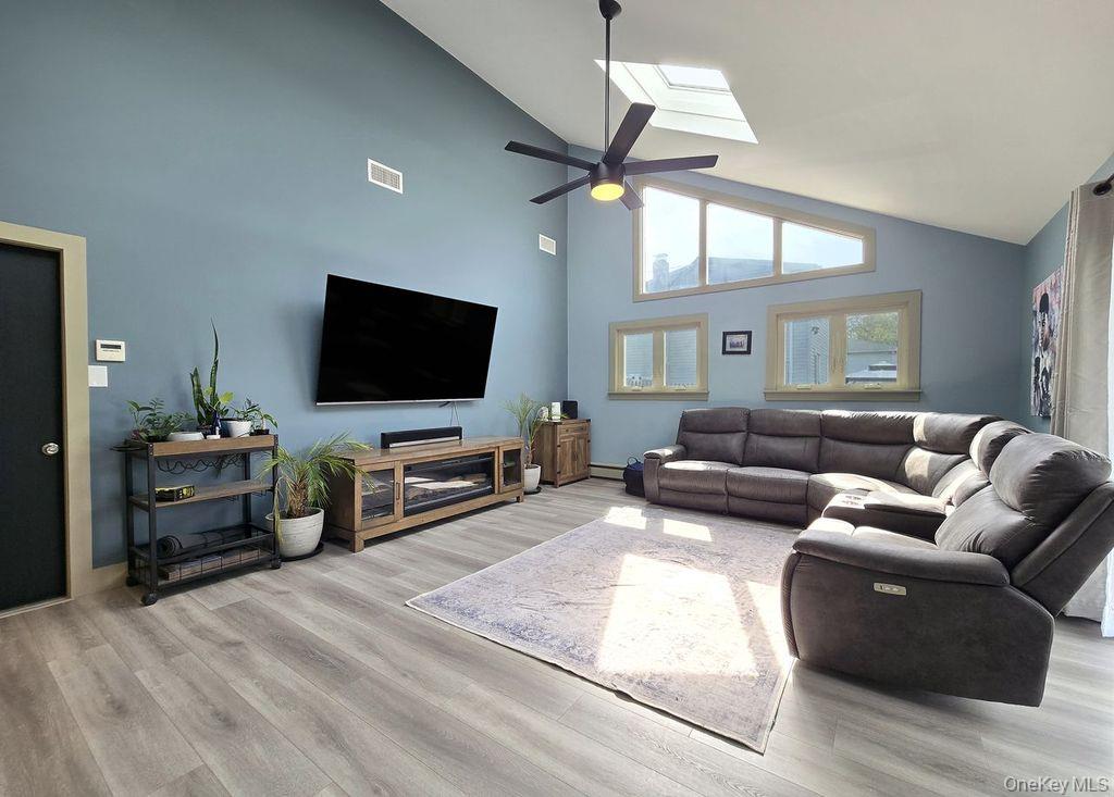 27 Ridgewood Avenue Selden, NY 11784 - Photo 17 of 35