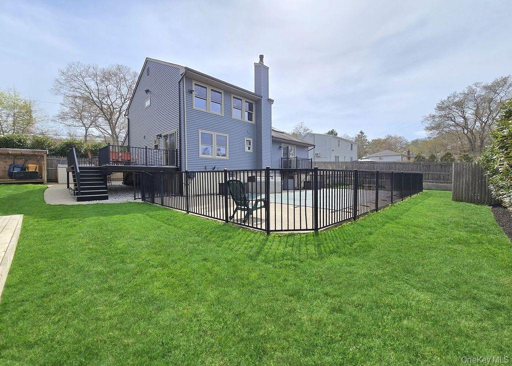 27 Ridgewood Avenue Selden, NY 11784 - Photo 3 of 35