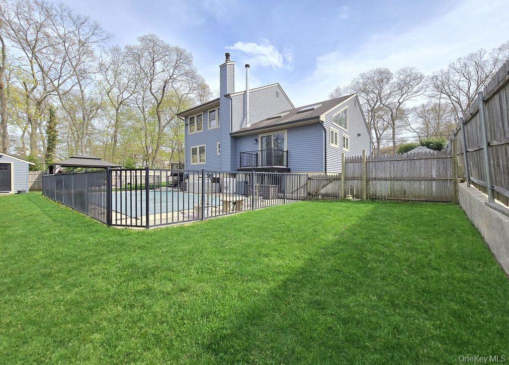 27 Ridgewood Avenue Selden, NY 11784 - Photo 4 of 35