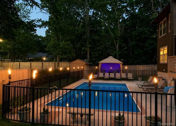 $719,999 | 27 Ridgewood Avenue, Selden, NY 11784