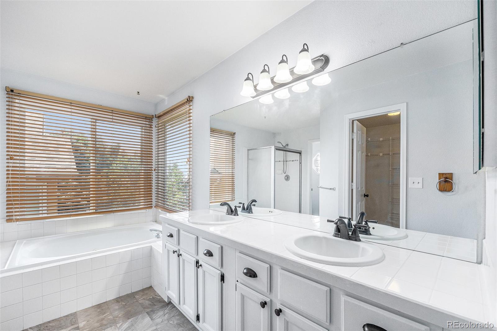 5492 South Cathay Way Centennial, CO 80015 - Photo 12 of 20