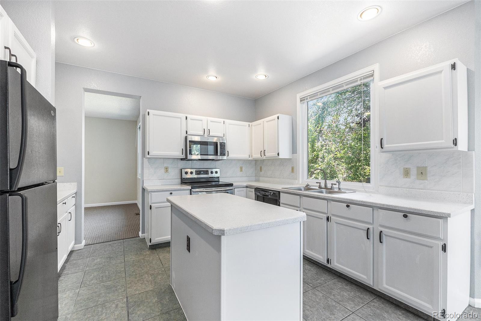 5492 South Cathay Way Centennial, CO 80015 - Photo 7 of 20