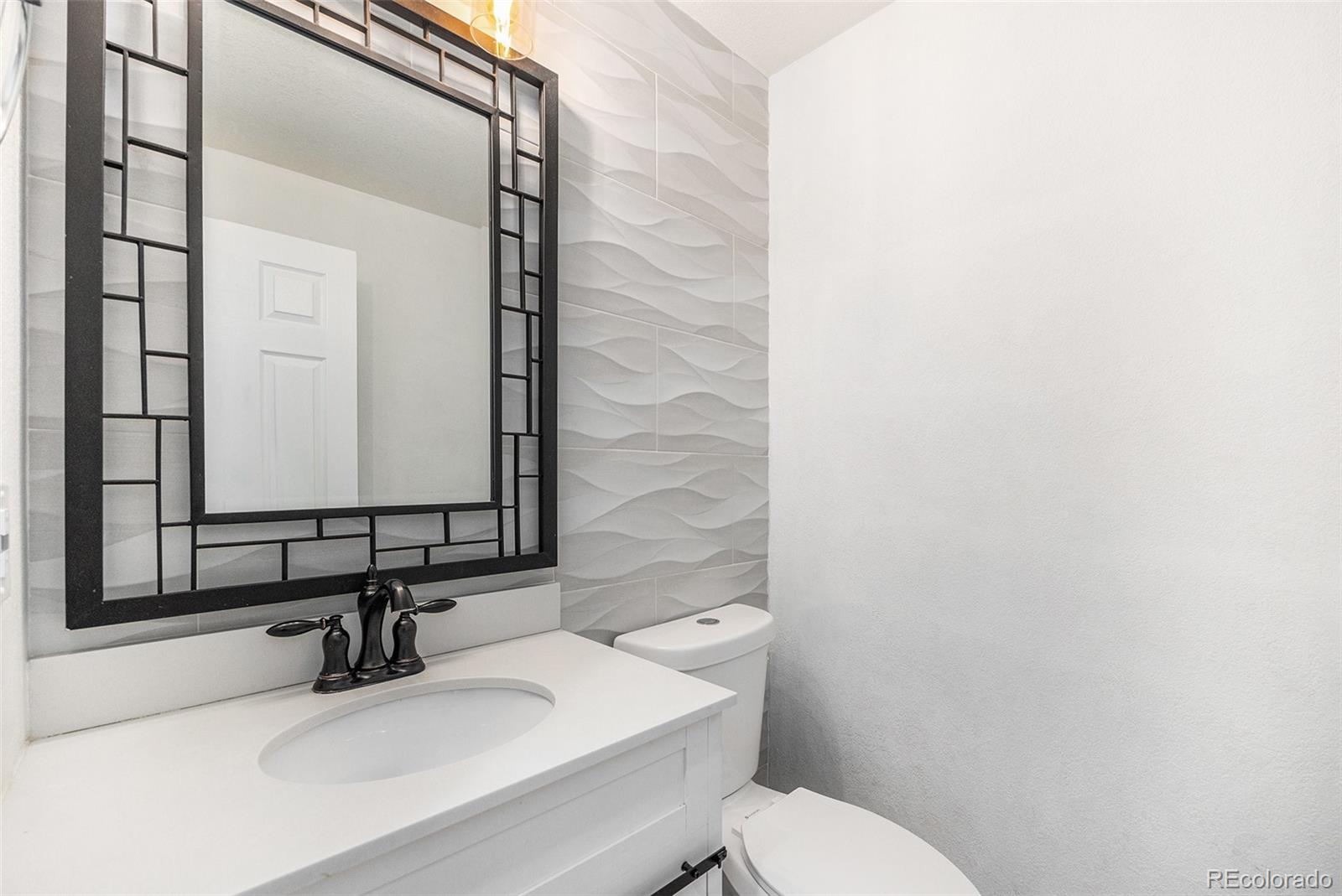 5492 South Cathay Way Centennial, CO 80015 - Photo 8 of 20