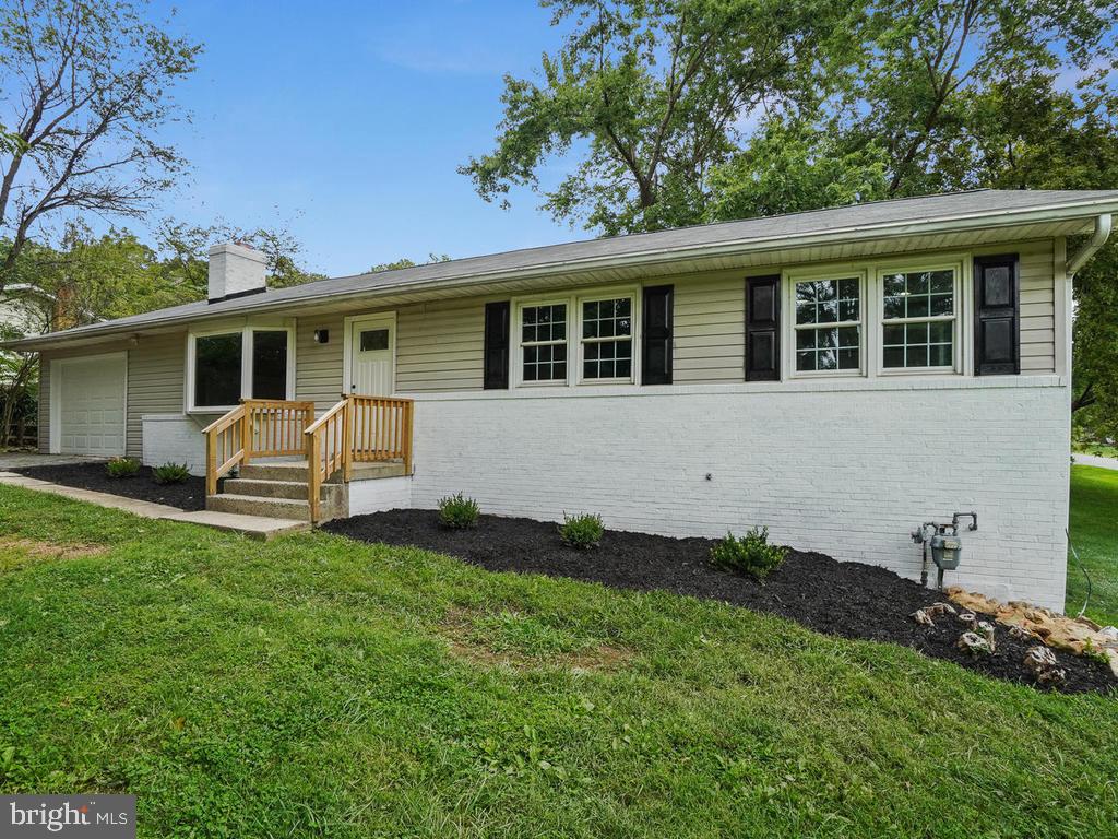 4301 Bartholows Road Mount Airy, MD 21771 - Photo 3 of 32 Gallery Image 3