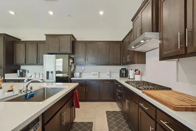 a view of a house with backyard and a tree